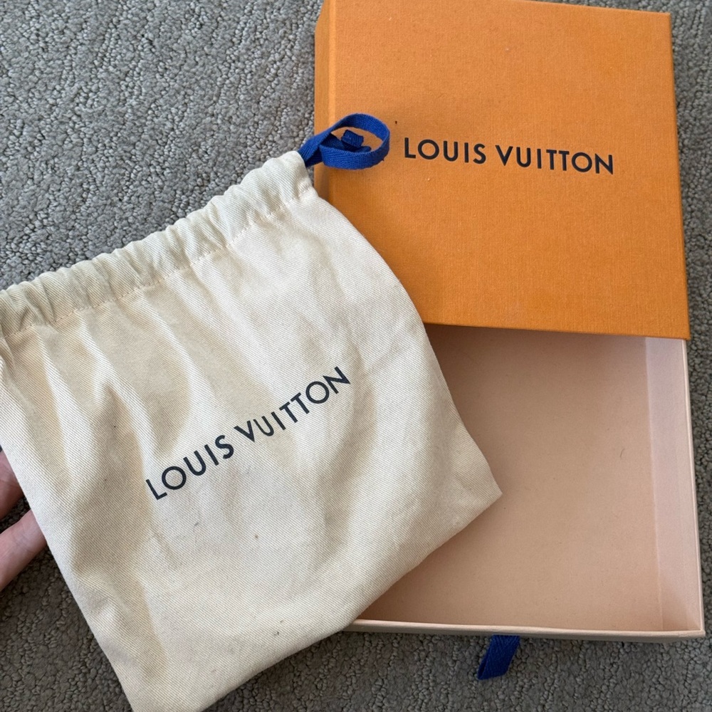 Louis Vuitton Reversible Belt - Picture 7 of 8
